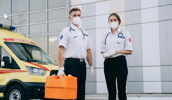 东港救护车转运病人车内有没有插电源的位置？